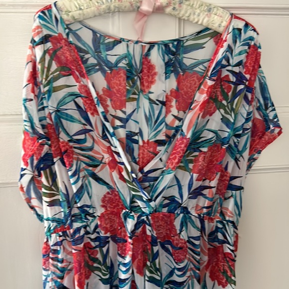 Cover up/Beach maxi dress. Red, Blue on White floral pattern. Size XL - Picture 2 of 7